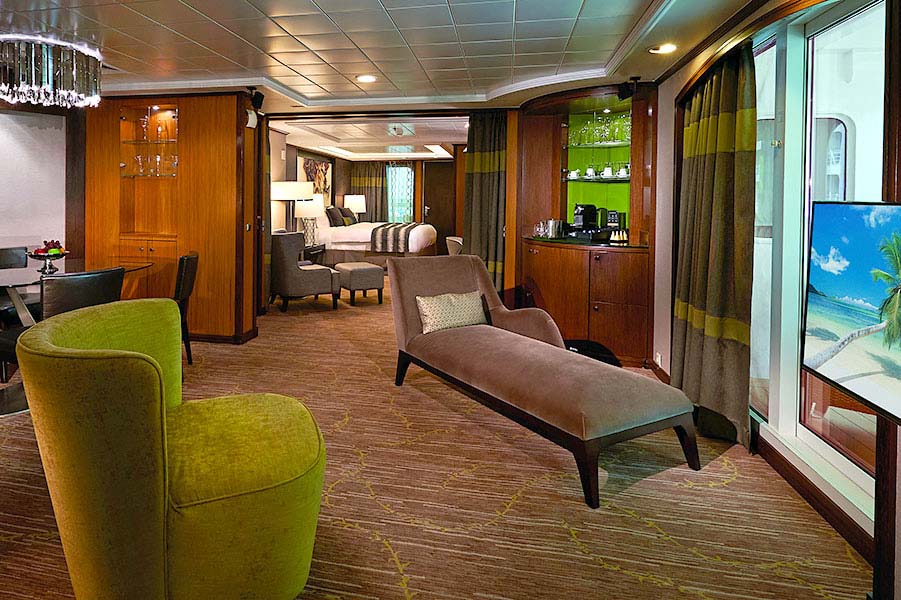 Norwegian Pearl - Owners Suite